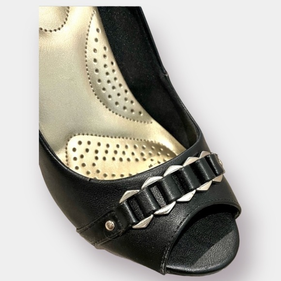 Dexflex Comfort Black High Heels with Silver Toned Hardware Size 8.5 - Picture 9 of 10